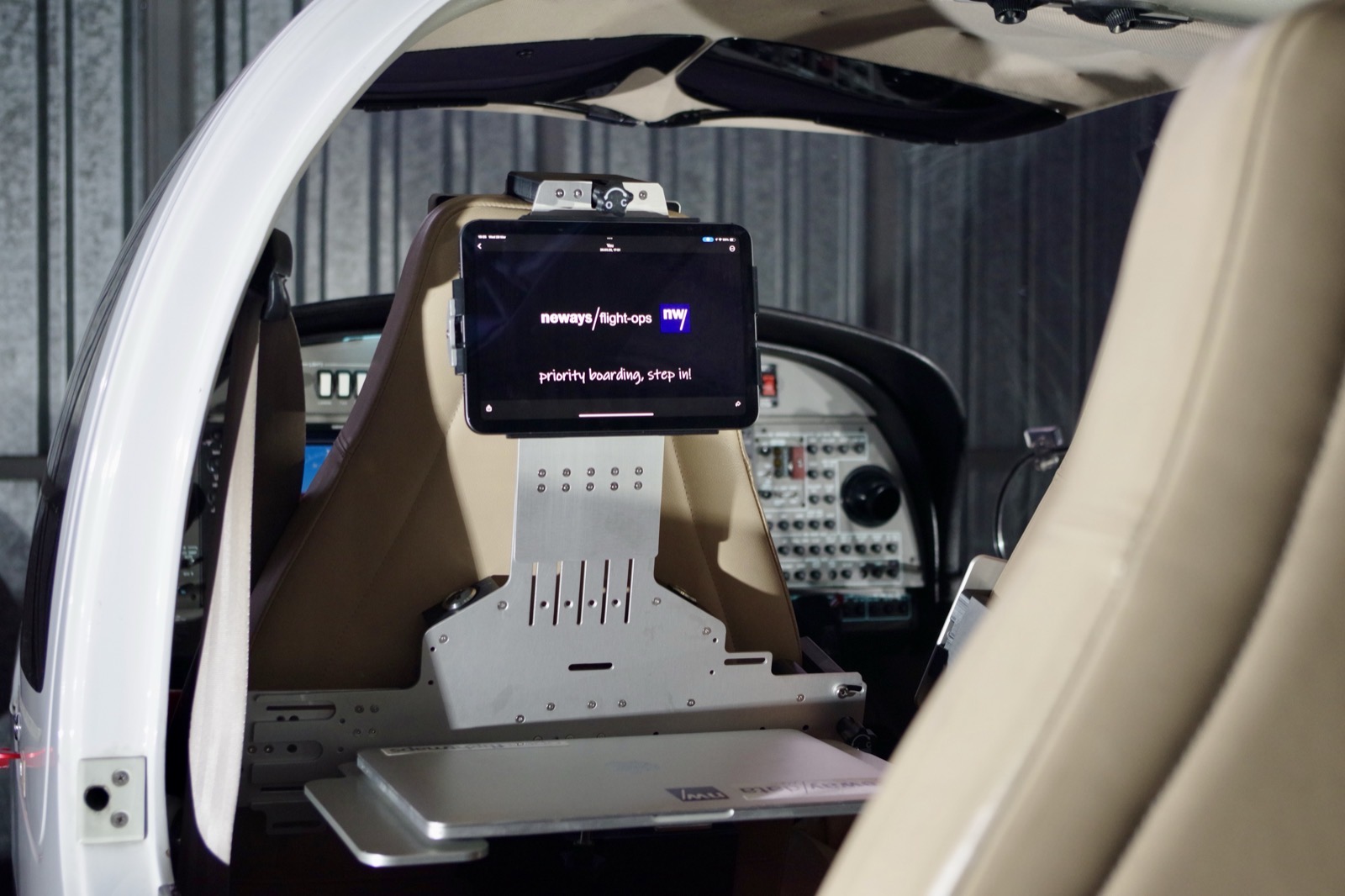 Majestic Business Seat Holder im Diamond-Cockpit montiert. © Neway